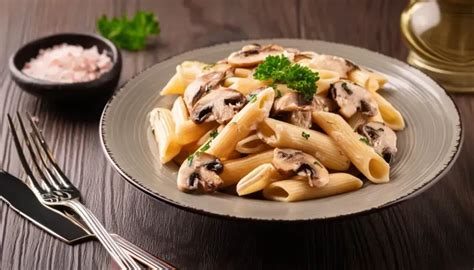 KREMALI MANTARLI TAVUKLU PENNE